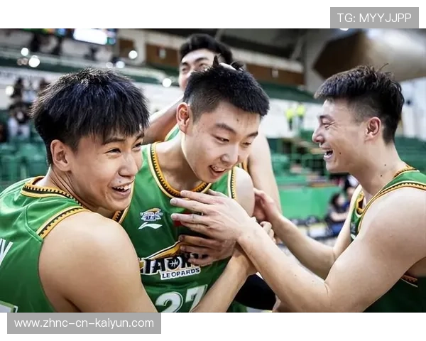 全运会男篮：俞泽辰运球突破，垫一步上演单臂暴扣，辽宁男篮俞泽辰父母