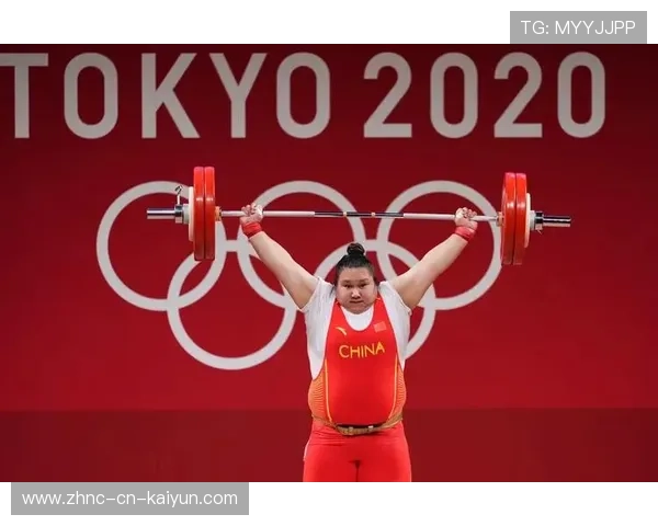 中国举重队稳定发挥连破重量